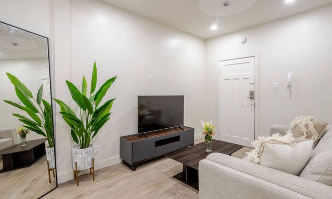 Cote-Des-Neiges—Notre-Dame-De-Grace Apartamento | The Grand NDG Stay|Your Home in NDG