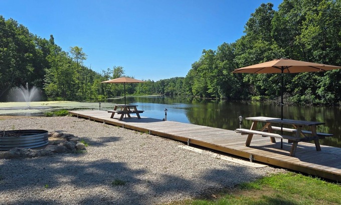 Onondaga Casa | The Grand Riverhouse:Your Ultimate Summer Escape w/ Private Docks, Sandy Beaches & Outdoor Adventure