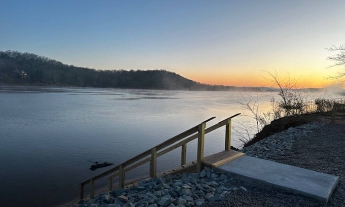 Flatwoods Alquiler De RV | THE GRAND VIEW. Beautiful RV lot on the banks of the Kentucky Lake/TN River.