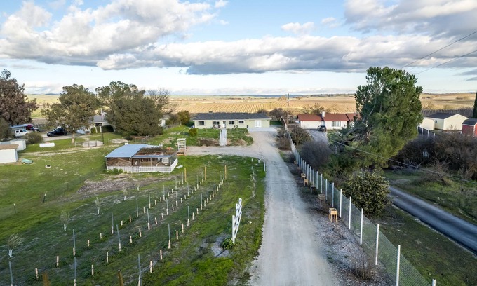 Paso Robles Otro | The Grape Escape Farmhouse