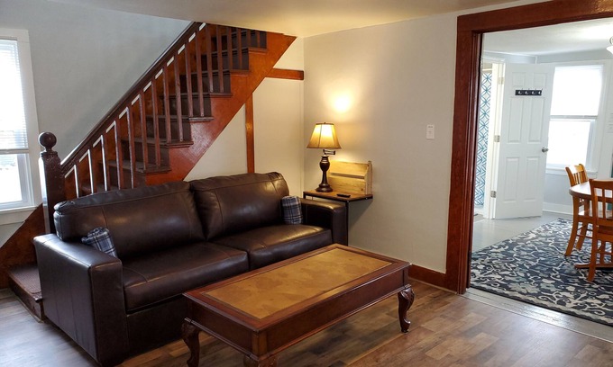 Seneca Falls Apartamento | The Grape Vine- Newly Remodeled 3 Bedroom Apartment