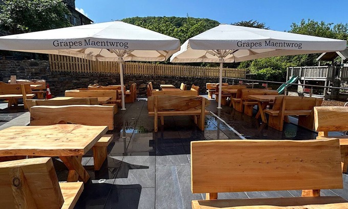 Maentwrog Hotel | The Grapes Hotel