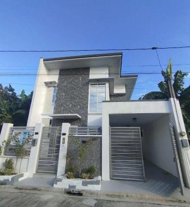 Calumpit Casa | The GrayHouse Inn-Balcony,FullAc,open-space