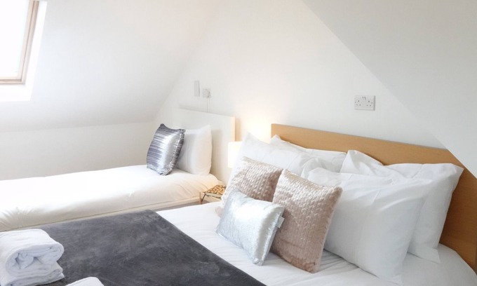 Heathrow Villages Casa | The Great Airport Place