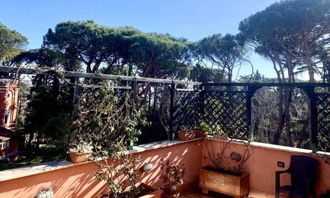Cassia Apartamento | Penthouse "The Great Beauty". The large and bright apartment in the greenery of Rome