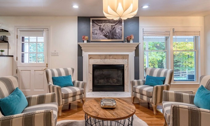 Great Barrington Casa | The Great Escape Ski Cottage w/HOT TUB @ Great Barrington