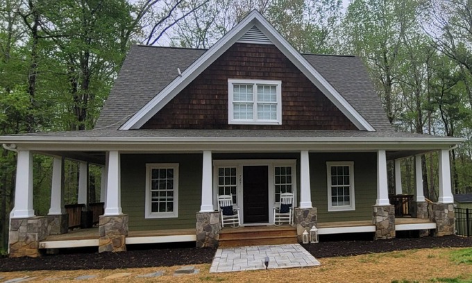 Henderson Casa | The GREAT ESCAPE - LAKE FRONT, PET FRIENDLY!