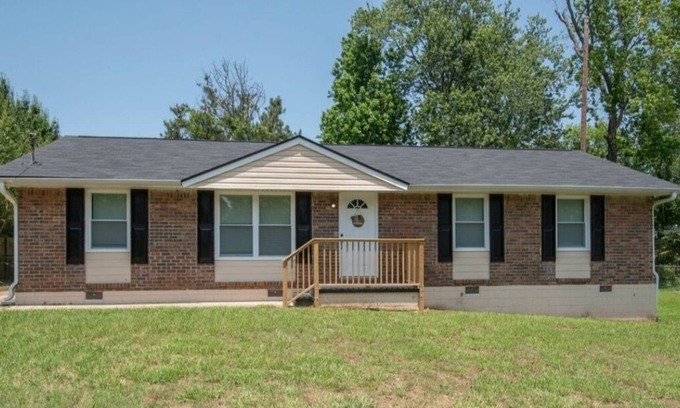 Jonesboro Casa | The Great Escape! A spacious and inviting atmosphere to relax and entertain.!!