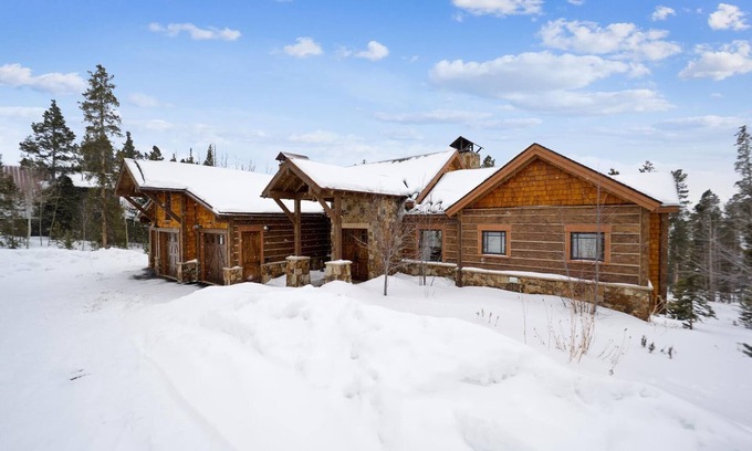 Forest Hills Casa | Experience stunning views at The Great Escape, with a private hot tub.