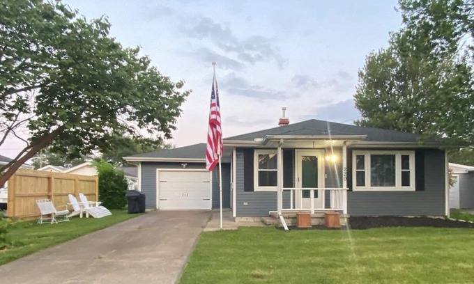 Port Clinton Casa | The Great Lake Escape - 1 mile to downtown PC / Walking distance to City Beach