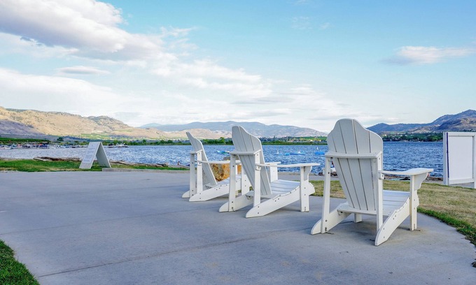 Okanagan-Similkameen Cabaña | The Great Osoyoos Escape Bottom Suite