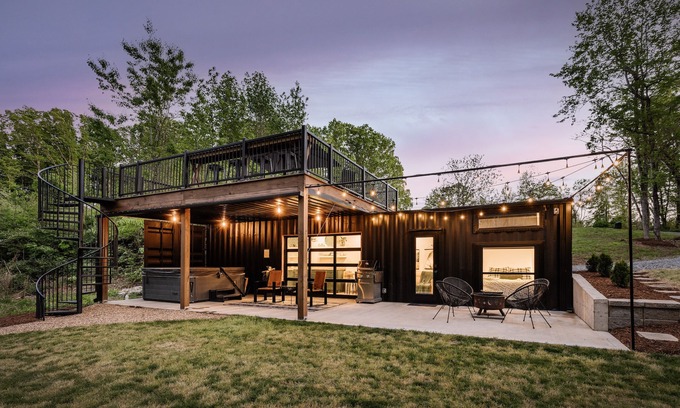 Columbus Casa | The Green Creek Shipyard | Hot Tub, Sauna, Fire Pit + Private Pond!