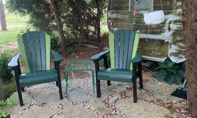 Elmo Casa | The Green Egg - Vintage RV Glamping