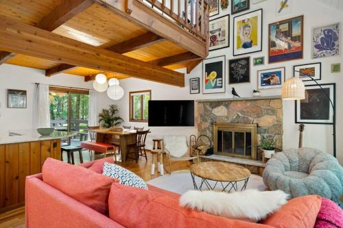East Stroudsburg Chalet De Esquí | The Green Forest Retreat - Kayak, Hot Tub, Sauna