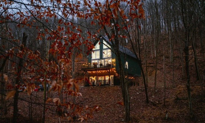 Laurelville Cabina | The Greenhouse | Indoor Slide | Hocking Hills