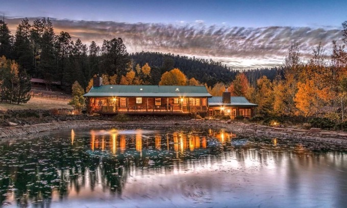 Greer Cabina | The Greer Lodge and Stables