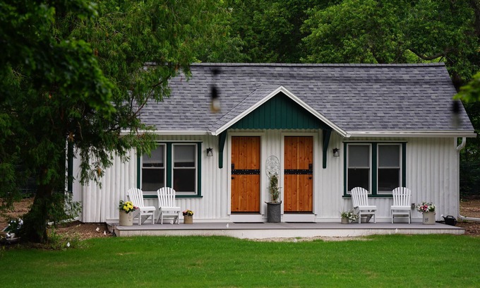 Ellison Bay Cabaña | The Griffin Inn - L.E. Block