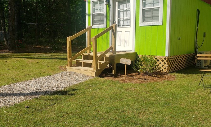 Auburn Cabina | The Griinch- Cozy Tiny House 9 Miles to AUBURN AL & Jordan Hare Stadium