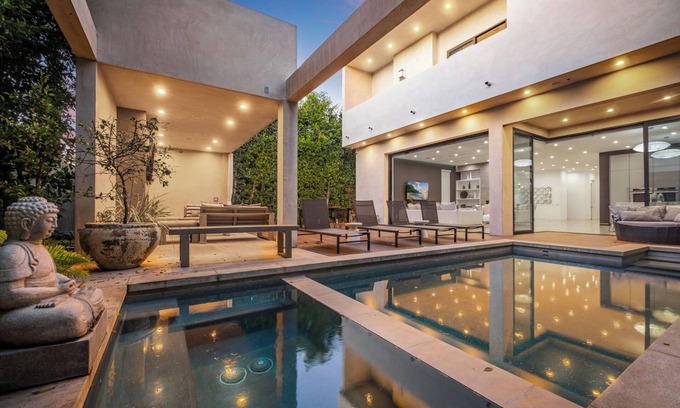 Greater Wilshire - Hancock Park Casa | The Grove 5 bedroom Villa