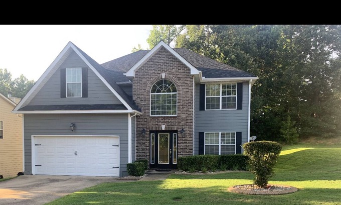 Fairburn Casa | The Grove! This is a beautiful 4 bedrooms and 3 bathroom house!!