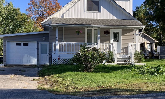 Algoma District Casa | The Gryphon - Elliot Lake - 6-8 people