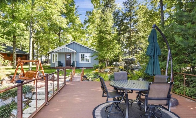 Three Lakes Casa | The Guest Cabin Holiday Home