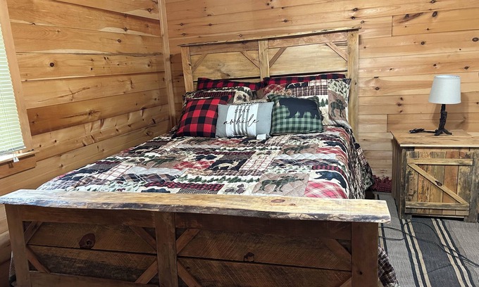 Mountain City Cabina | The Guesthouse- A cabin at Doe Mountain