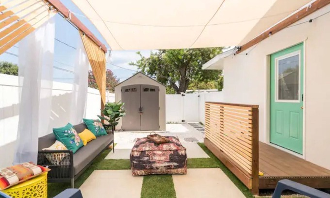 East San Gabriel Casa | The GuestHouse W/King Bed & Private courtyard