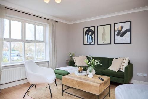 Guildford Casa | The Guildford Getaway - 3BDR with Garden