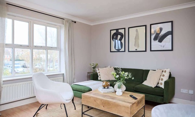 Guildford Casa | The Guildford Getaway - 3BDR with Garden