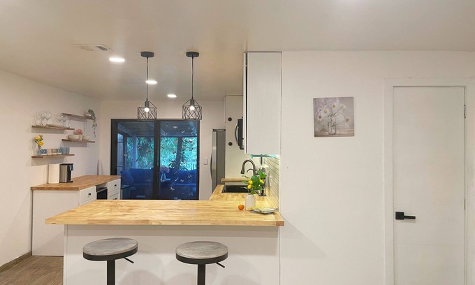 Survey Creek Casa | The Guitar On the Lake