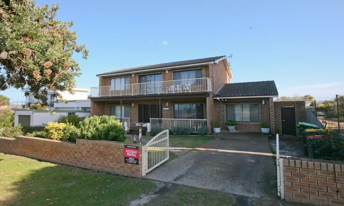 Bermagui Casa | The Gull Ocean views family home Bermagui