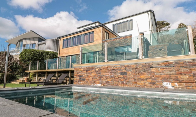 Stoke Fleming Casa | THE GULLS, pet friendly, luxury holiday cottage in Stoke Fleming