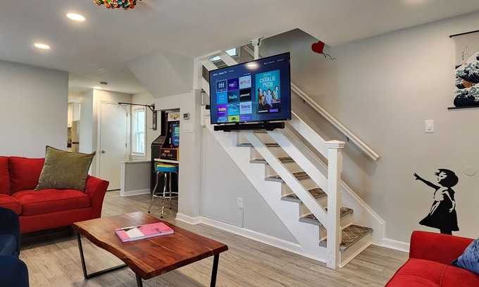 Woodbridge Casa | The Gumball Bungalow Est. 1886. 2BR. Free Smiles