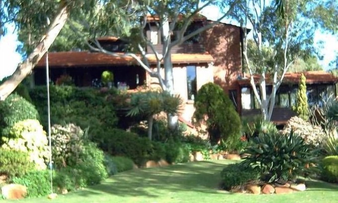 City Beach Apartamento | The Gums, Garden Apartment.