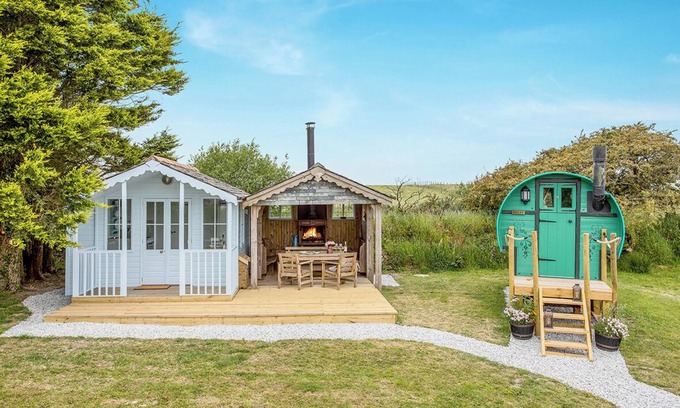 St Wenn Cabina | The Gypsy Hideaway: A cosy, blissful, peaceful escape