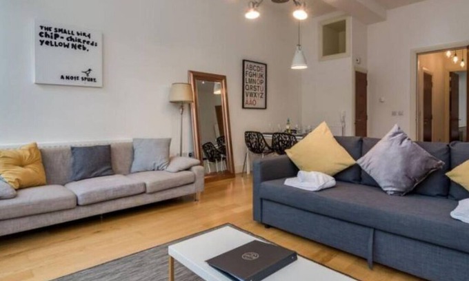 Cathedral Quarter Apartamento | The Half Bap - Modern 1 Bed Apt in Belfast's Historic Cathedral Quarter