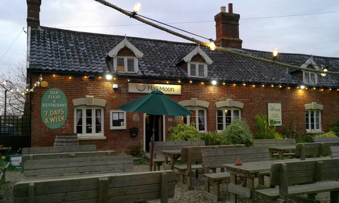 Diss Cama Y Desayuno | The Half Moon Inn
