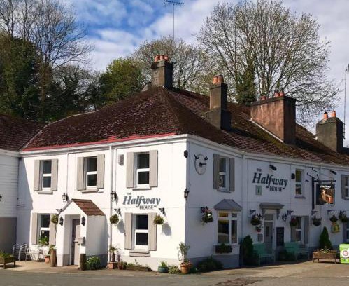 Polbathic Cama Y Desayuno | The Halfway House Pub and Kitchen