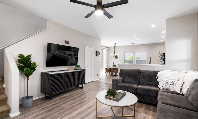 Gilbert Casa | "THE HAMPTON" Gilbert I Designer Style + Comfort I 3bed/2.5bath