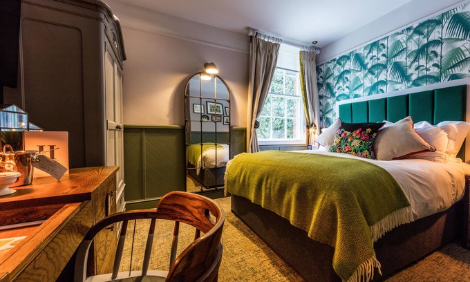 Weybridge Hotel | The Hand & Spear