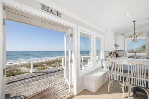Pine Knoll Shores Casa | The Hanner home