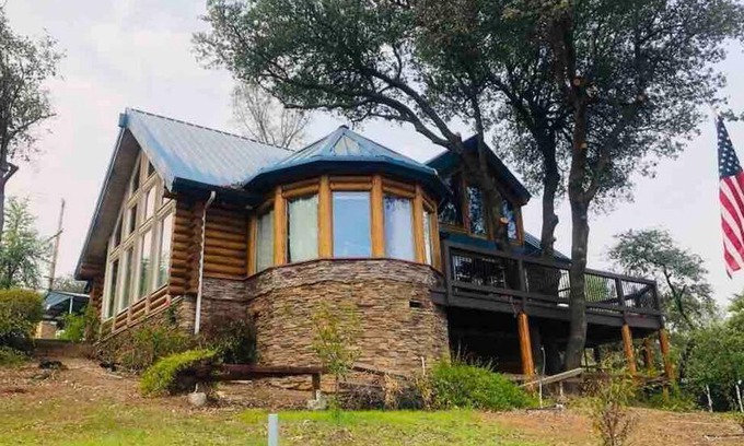Shasta Lake Casa | The Happy Bear Lodge