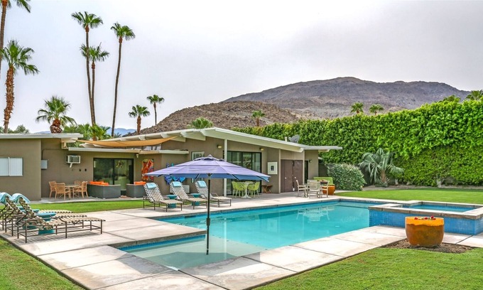 Magnesia Falls Cove Casa | The Happy Hour Hideaway