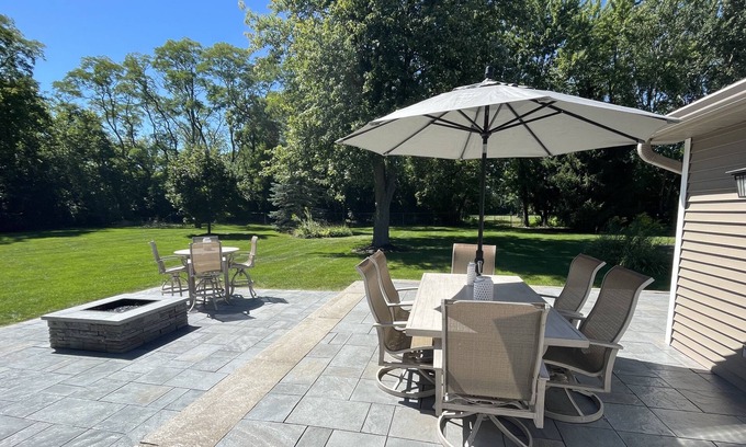Winthrop Harbor Casa | The Harbor House - Great Lakes, Renaissance Faire, Great America