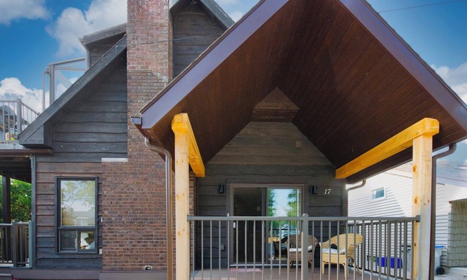 Grand Bend Cabaña | The Harbourview Cottage- Spend Some Time In Grand Bend!