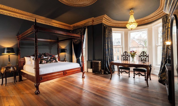 Queens Quarter Casa | The Harrison Chambers of Distinction