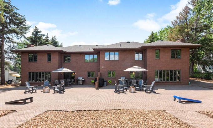 Columbia Heights Casa | The Hart Lake Wonder!