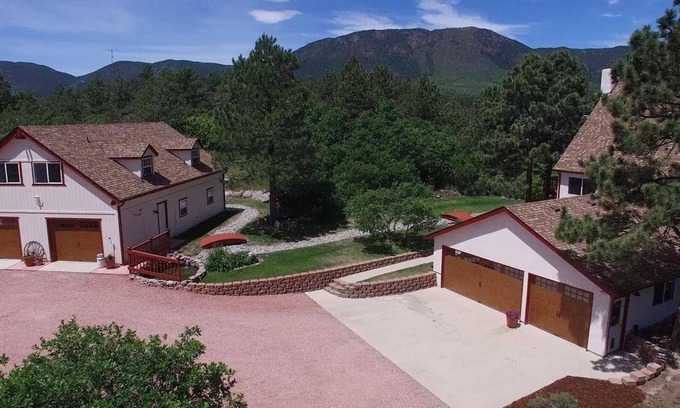 Monument Casa | El asilo en el monte. Germán