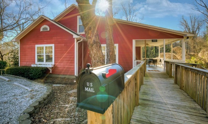 Lynn Casa | The Haven Charming Tryon House Pet Friendly